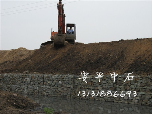 两层挡墙钩机.jpg